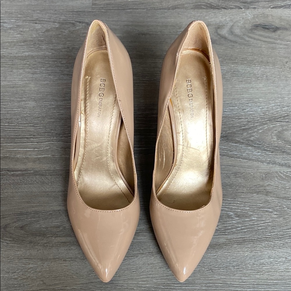 BCBGMaxAzria Women's Tan Pumps